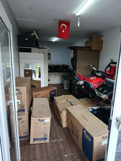 Aras Akülü Araba dükkan içi